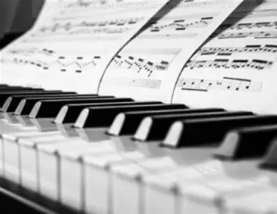 Обучение игре на фортепиано и сентизаторе