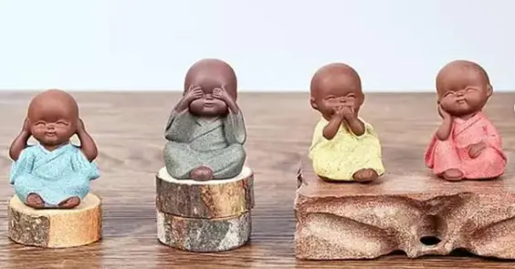Коллекционные керамические фигурки маленьких монахов для чайной церемонии
