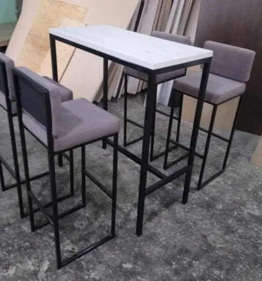 Комплект стол с барными стульями