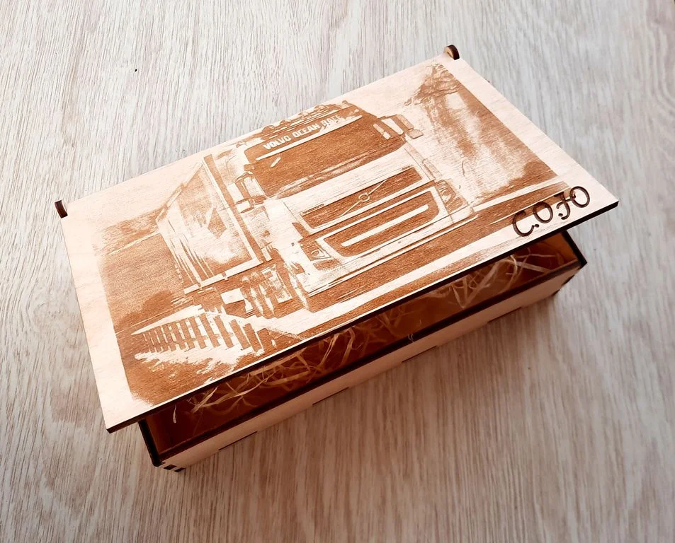 Подарочная коробка с лазерной гравировкой фотографии