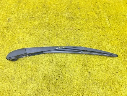 Фото для Дворник 5-й двери TOYOTA VENZA AGV10/AGV15/GGV15/GGV10 1ARFE 2015 задн. (б/у)
