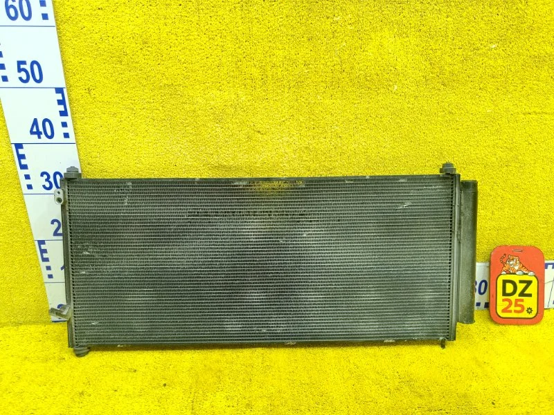 Радиатор кондиционера Honda Freed/Freed Spike GB3/GB4/GP3 L15A 2010/Цвет NH624P перед.
