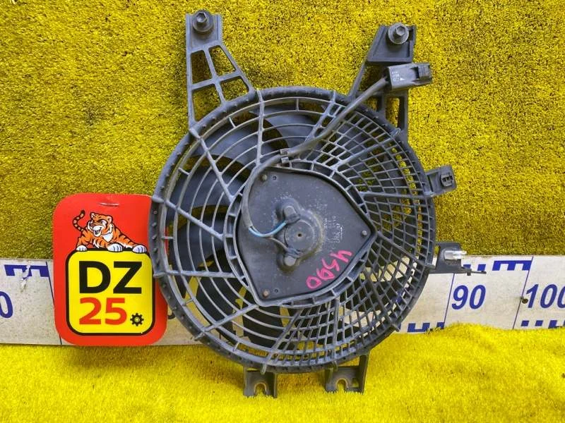 Вентилятор радиатора кондиционера Toyota Sequoia UCK35L/UCK45L 2UZFE 2001/Цвет 202 перед.