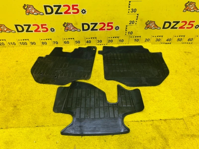 Фото для Коврики комплект TOYOTA HIACE/REGIUS ACE KDH206V 1KDFTV 2008/Цвет 1E7 (б/у)