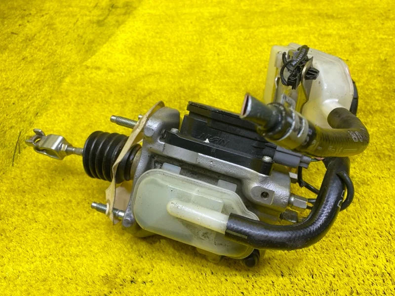 Главный тормозной цилиндр Honda Vezel RU3/RU4 LEB 2014/Цвет NH731P перед.
