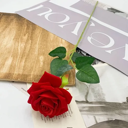 Цветок Роза бархатная тонкий стебель 62 см (Цвет: Красный)