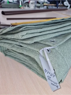 Однослойные шторы: Штора гаражная из водоупорного брезента однослойная